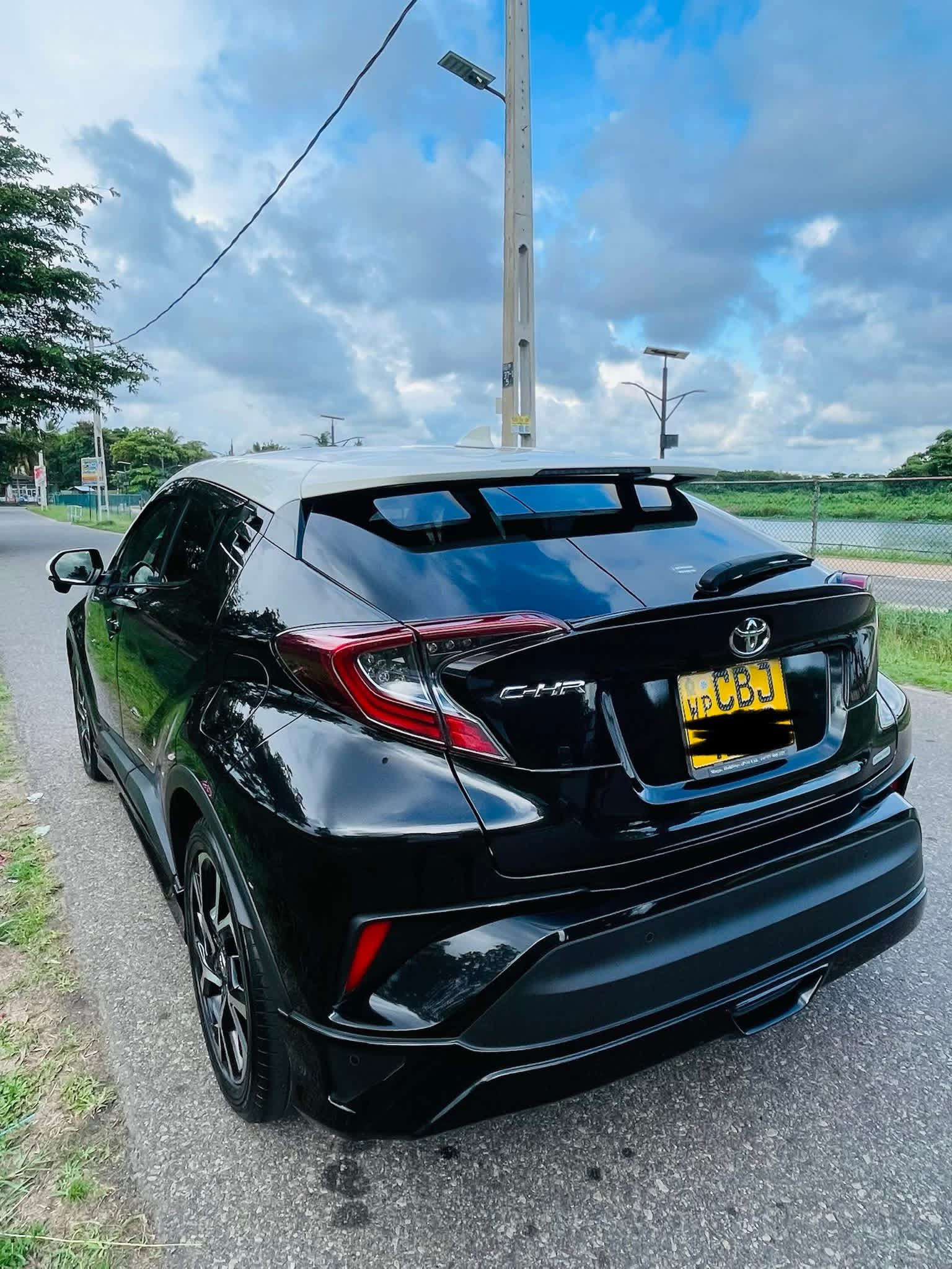 Toyota CHR 2018 - பயன்படுத்தப்பட்டது SUV sale in Sri Lanka - patpat.lk