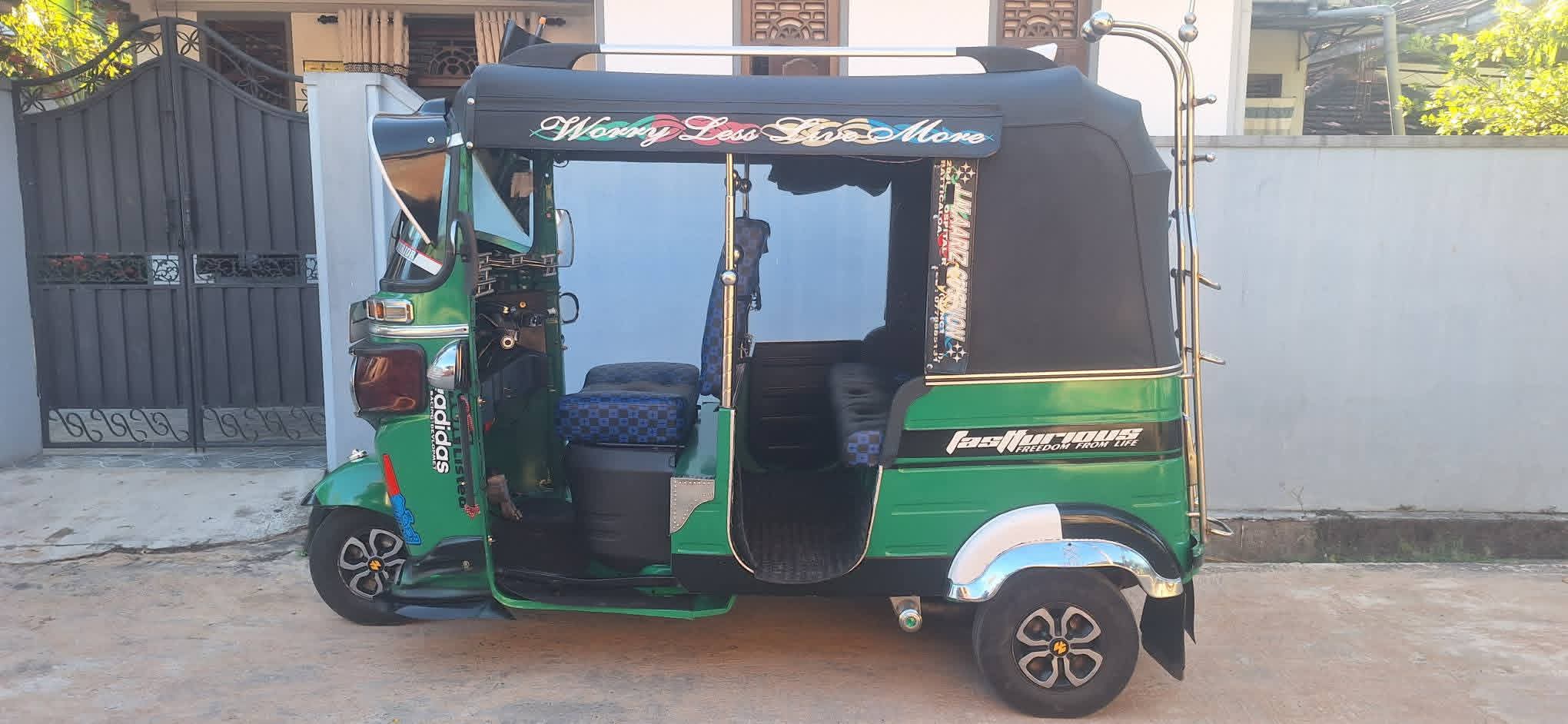 Bajaj Three Wheel 2015 - Used Three wheeler sale in Sri Lanka - patpat.lk