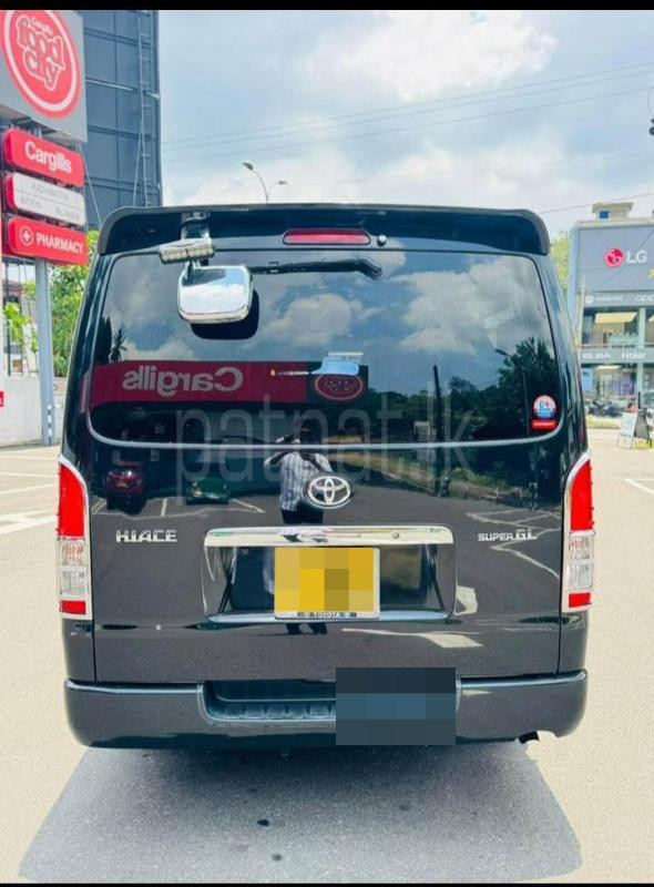 Toyota Hiace 2015 - பயன்படுத்தப்பட்டது வேன் sale in Sri Lanka - patpat.lk
