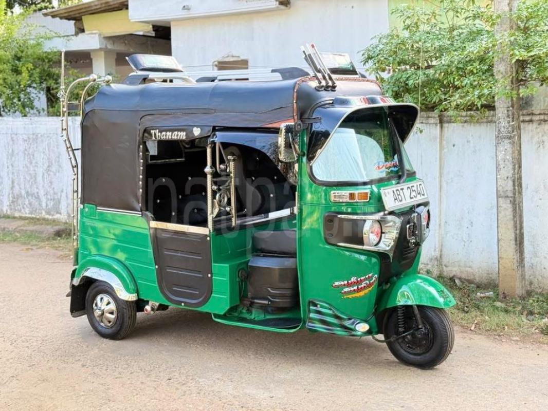 Bajaj 4 stroke 2019 - பயன்படுத்தப்பட்டது முச்சக்கர வண்டி sale in Sri Lanka - patpat.lk