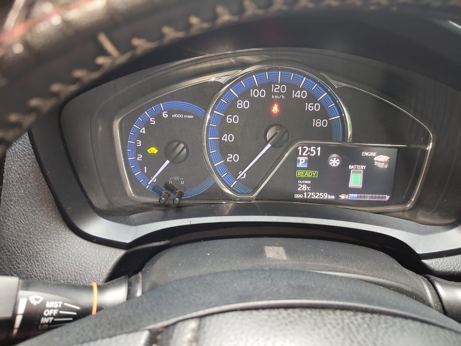 Toyota Axio 2015 - பயன்படுத்தப்பட்டது கார் sale in Sri Lanka - patpat.lk