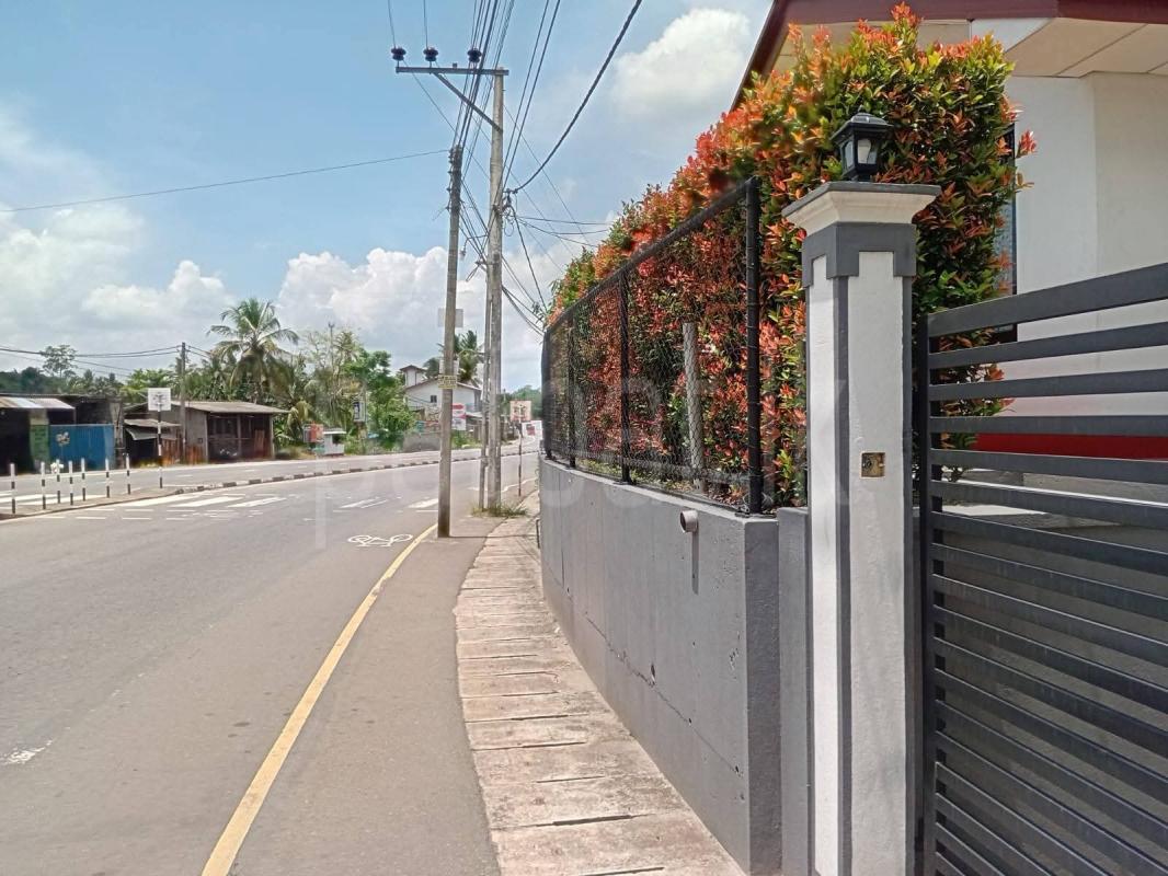 Commercial Land for Sale in Kahathuduwa