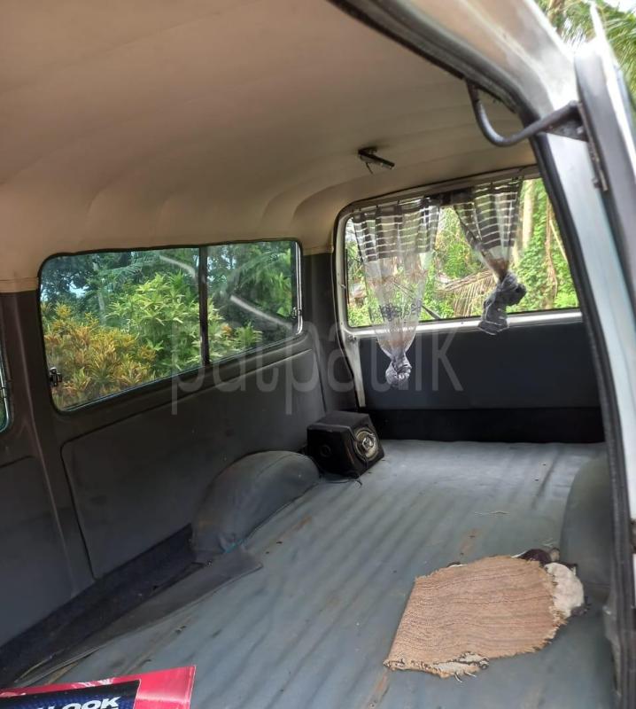 Nissan Caravan 1985 - பயன்படுத்தப்பட்டது வேன் sale in Sri Lanka - patpat.lk