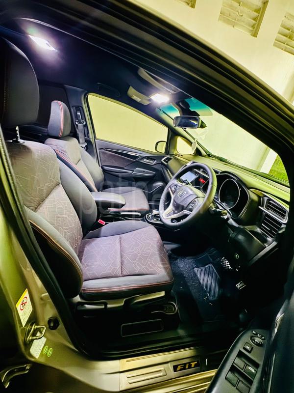 Honda Fit 2013 - மறுசீரமைக்கப்பட்டது கார் sale in Sri Lanka - patpat.lk