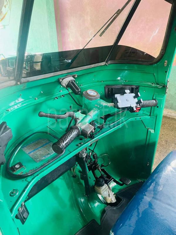 Bajaj Three Wheel 2006 - பயன்படுத்தப்பட்டது முச்சக்கர வண்டி sale in Sri Lanka - patpat.lk