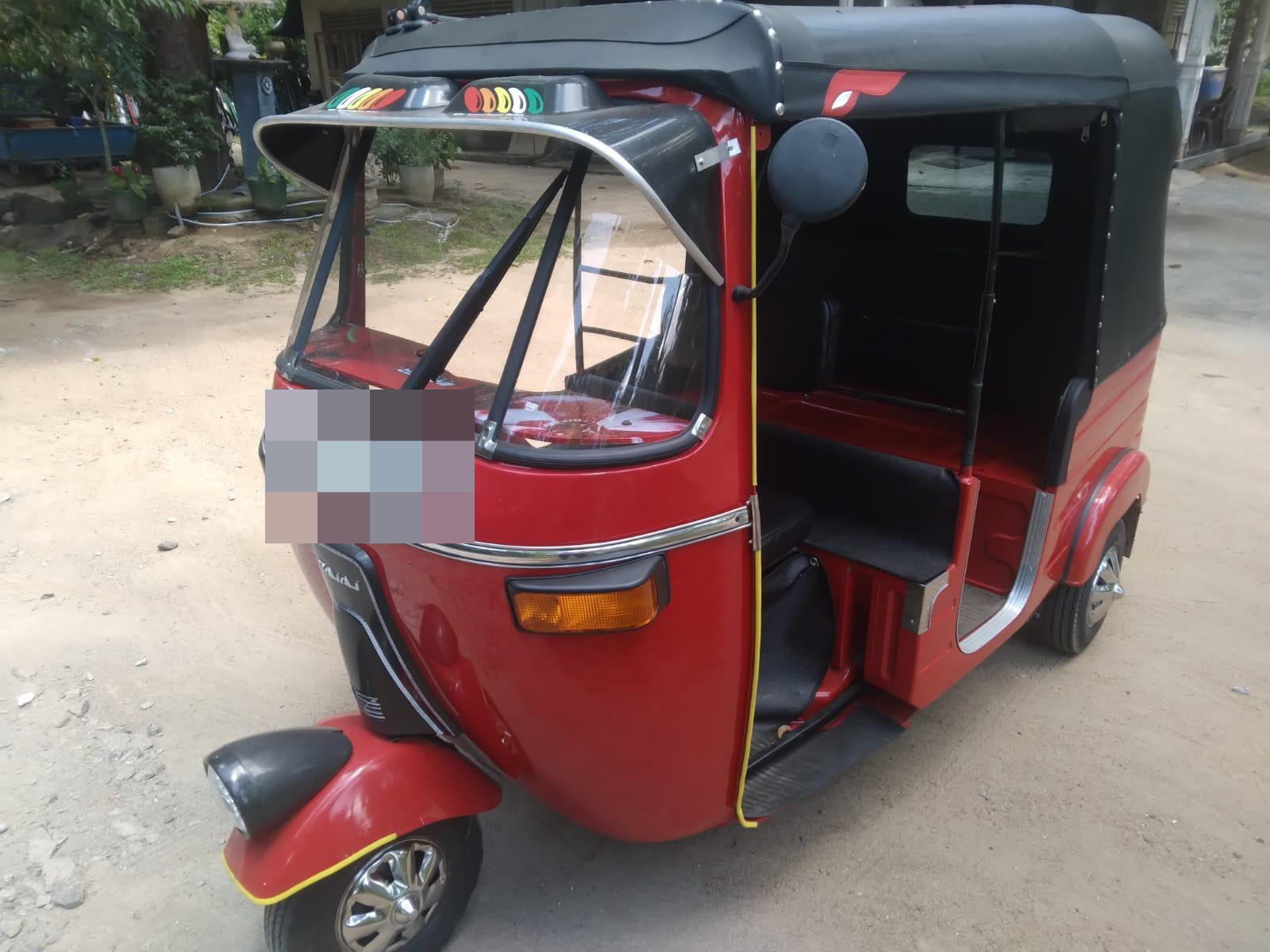 Bajaj Three Wheel 2007 ads-image-1