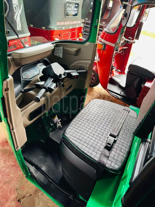 Bajaj 4 stroke 2020 - பயன்படுத்தப்பட்டது முச்சக்கர வண்டி sale in Sri Lanka - patpat.lk