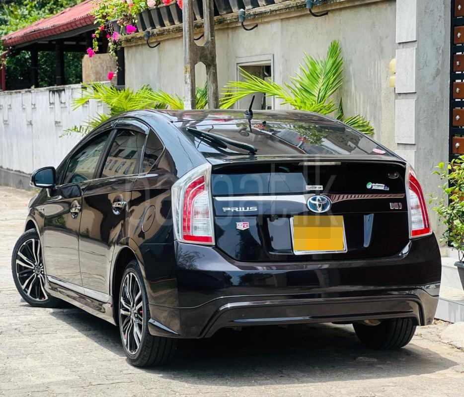 Toyota Prius 2013 - பயன்படுத்தப்பட்டது கார் sale in Sri Lanka - patpat.lk