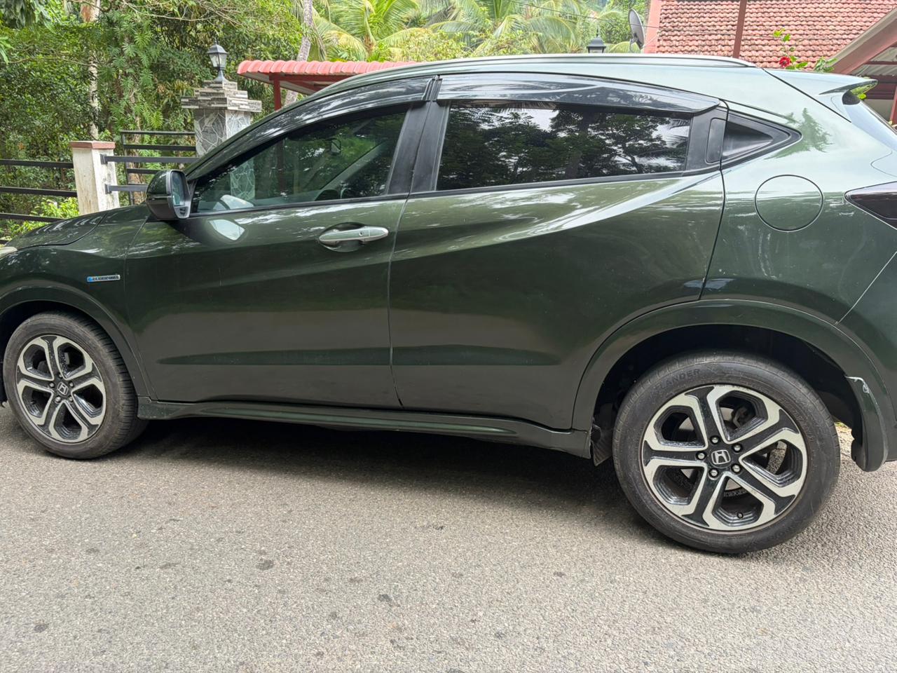 Honda Vezel 2014 - பயன்படுத்தப்பட்டது SUV sale in Sri Lanka - patpat.lk