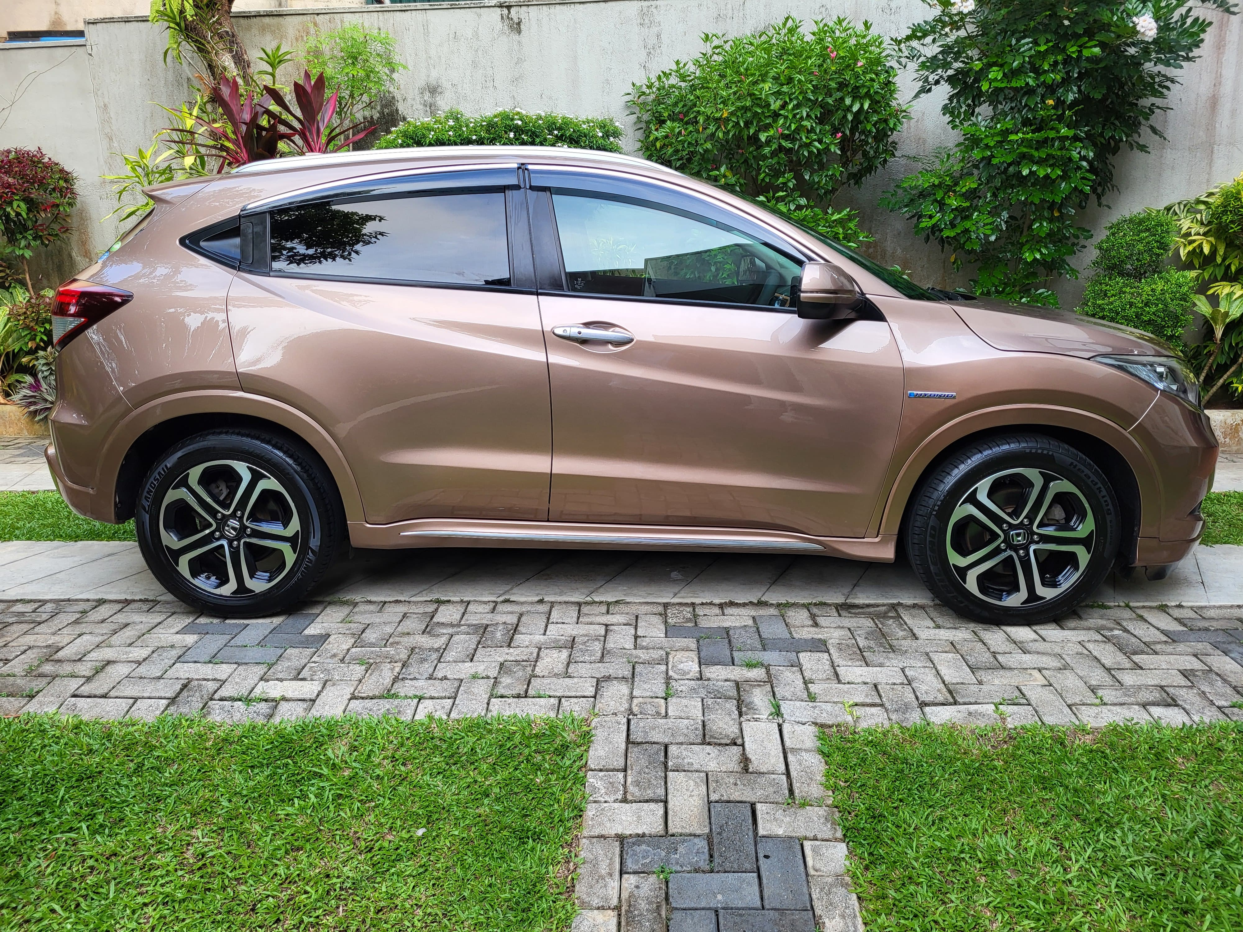 Honda Vezel 2016 - Used SUV sale in Sri Lanka - patpat.lk