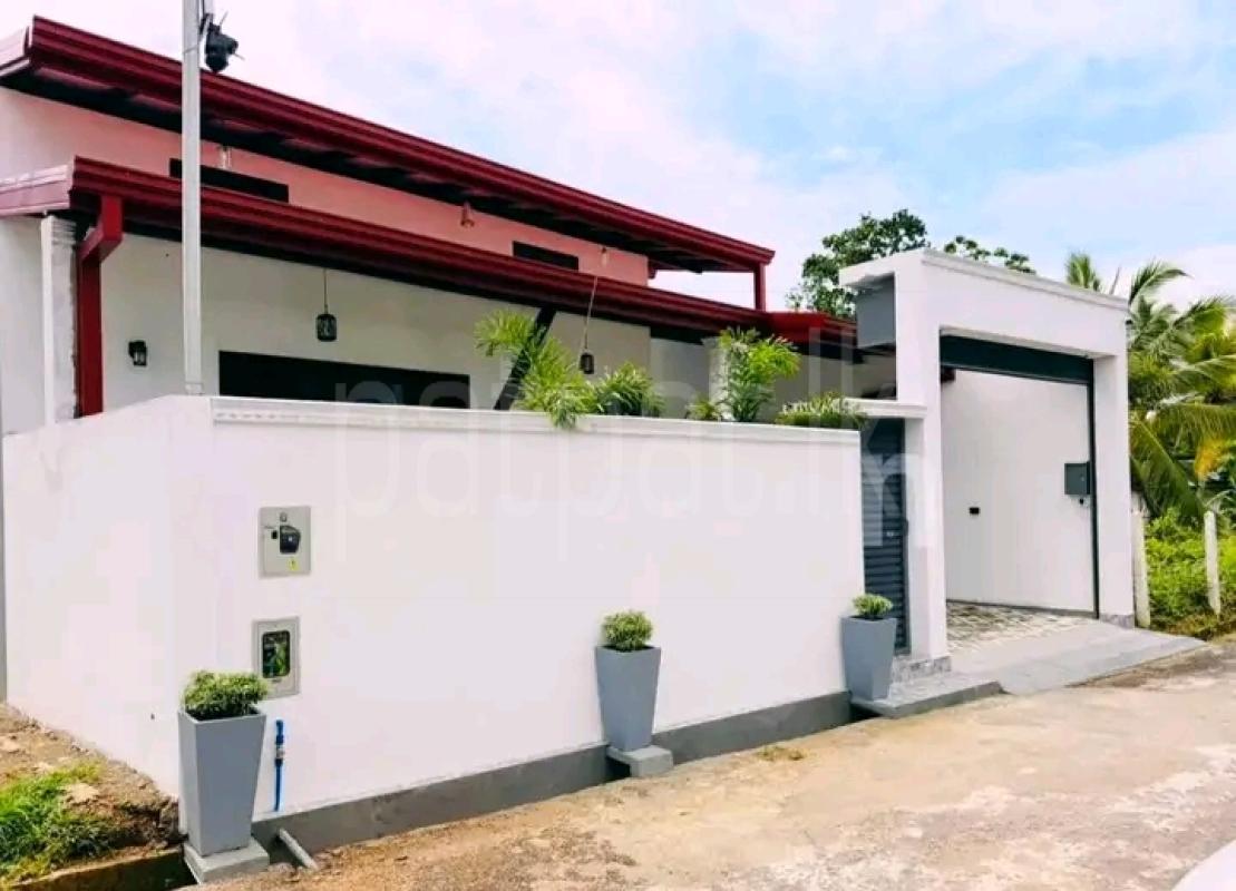 House for Sale in Kiriwattuduwa