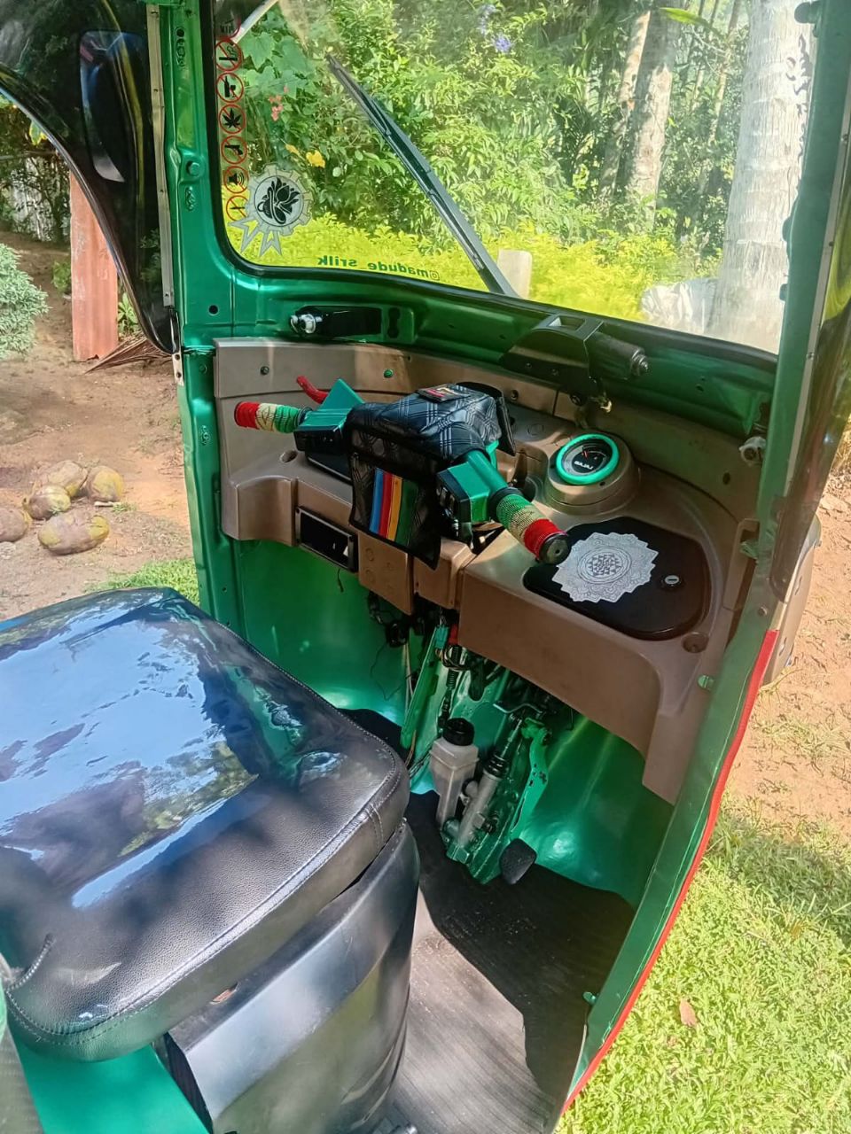 Bajaj Three Wheel 2015 - பயன்படுத்தப்பட்டது முச்சக்கர வண்டி sale in Sri Lanka - patpat.lk