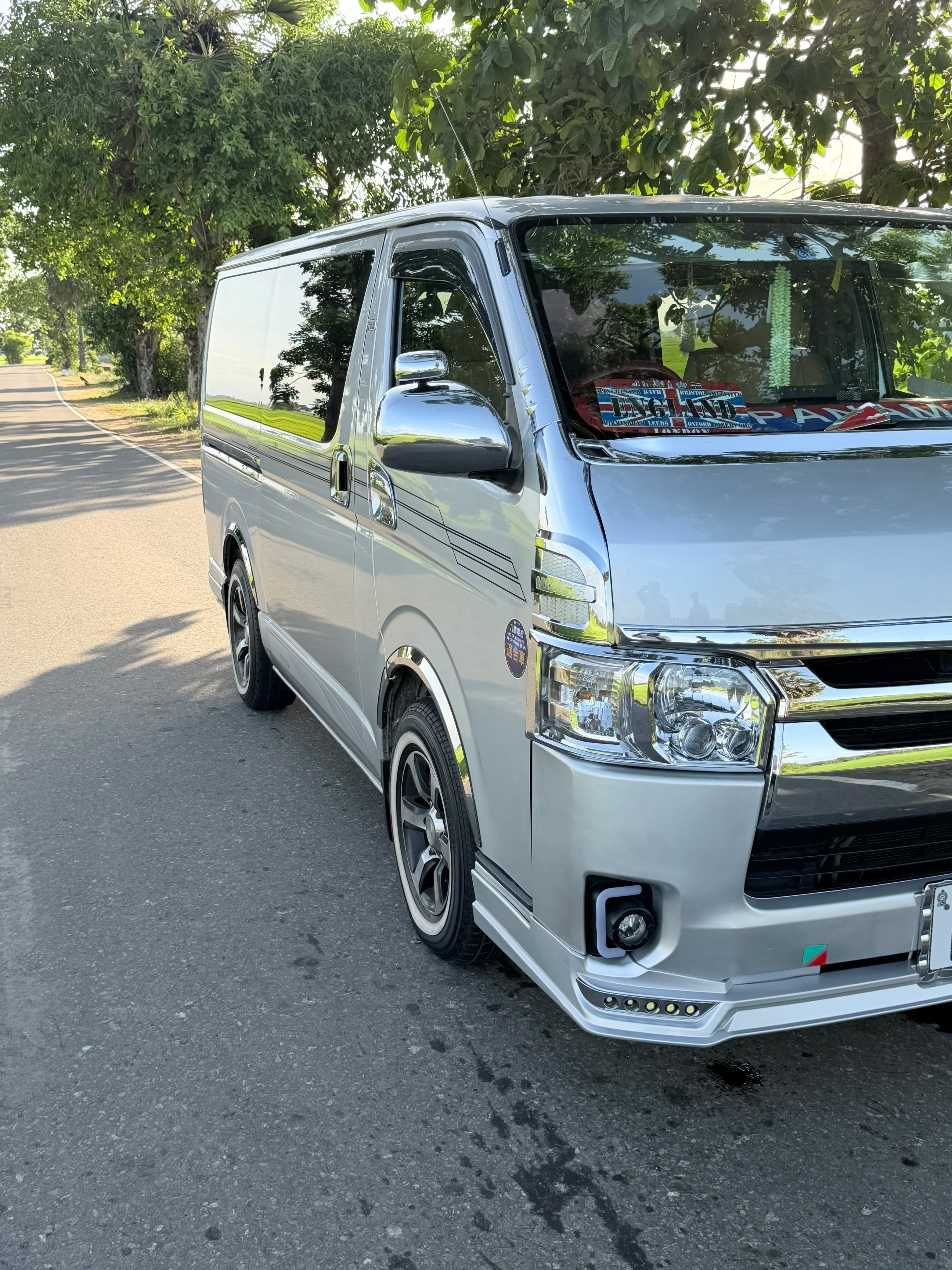 Toyota Hiace 2007 - பயன்படுத்தப்பட்டது வேன் sale in Sri Lanka - patpat.lk