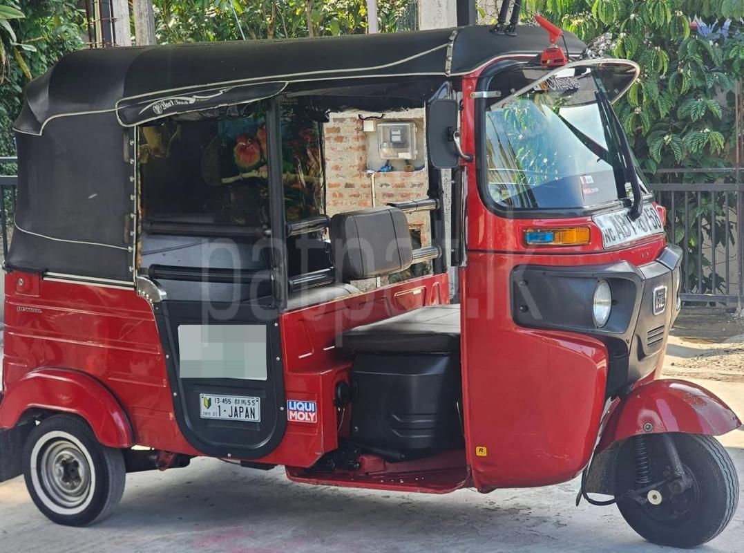 Bajaj 4 stroke 2019 - பயன்படுத்தப்பட்டது முச்சக்கர வண்டி sale in Sri Lanka - patpat.lk