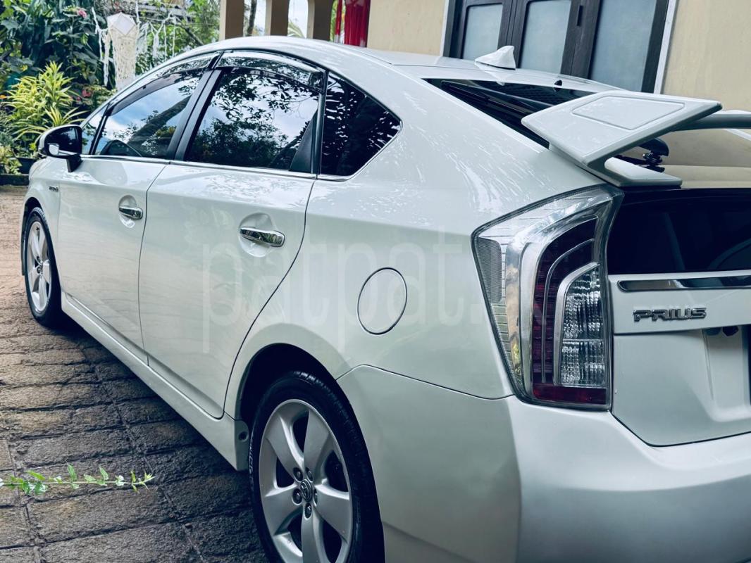 Toyota Prius 2012 - பயன்படுத்தப்பட்டது கார் sale in Sri Lanka - patpat.lk