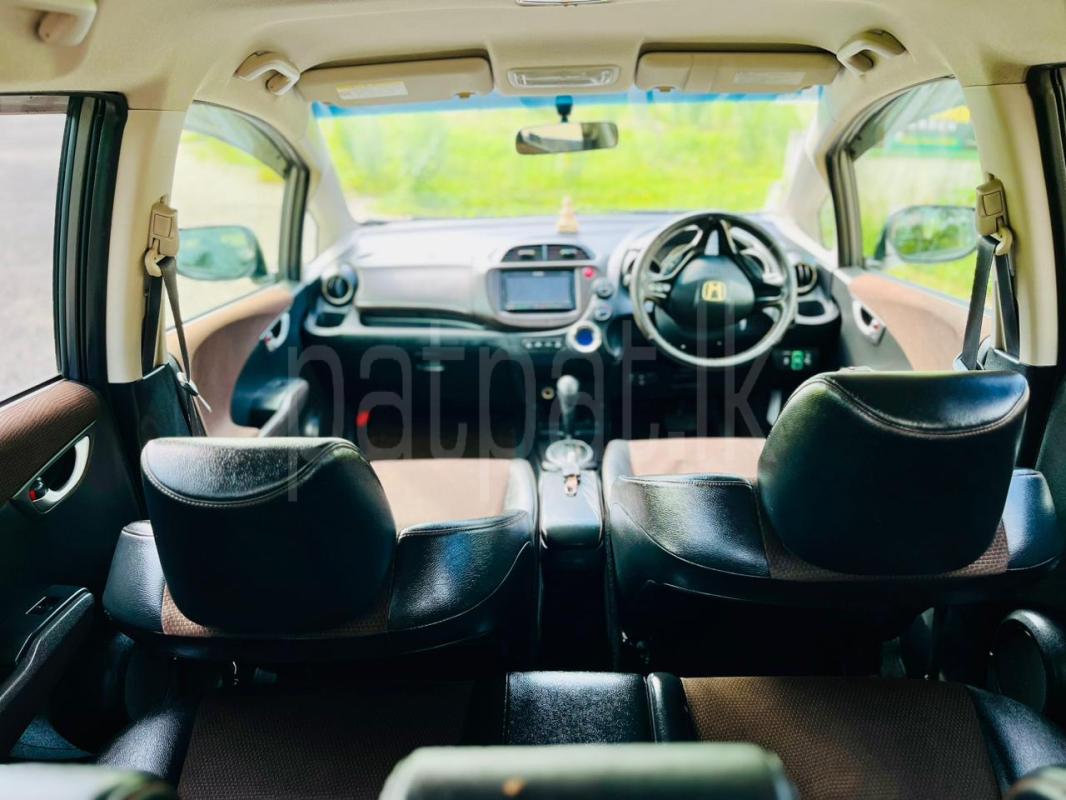 Honda FIT SHUTTLE 2013 - பயன்படுத்தப்பட்டது கார் sale in Sri Lanka - patpat.lk