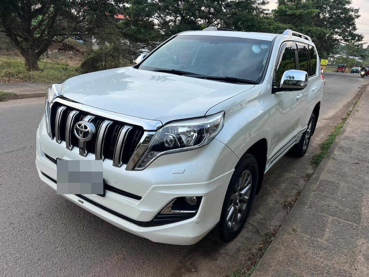 Toyota Land Cruiser Prado 2014 - භාවිතා කරන ලද SUV රථය sale in Sri Lanka - patpat.lk
