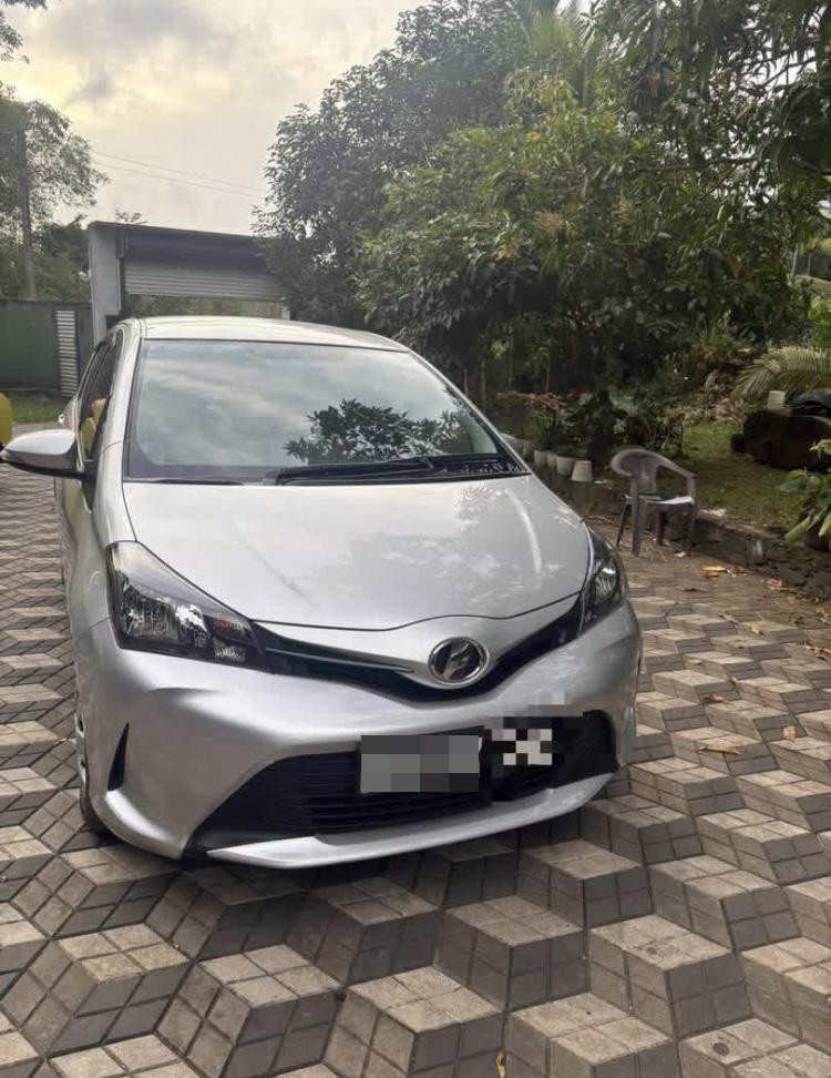 Toyota Vitz 2015 - பயன்படுத்தப்பட்டது கார் sale in Sri Lanka - patpat.lk
