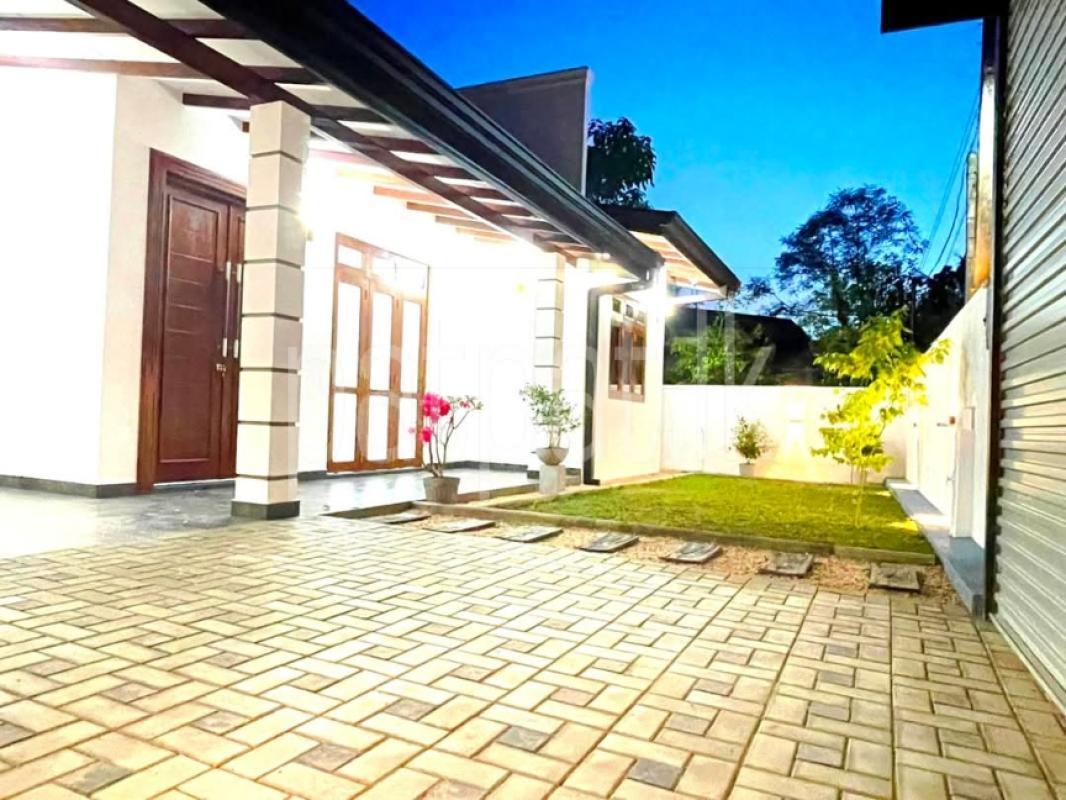 House for Sale in Habarakada ads-image-1