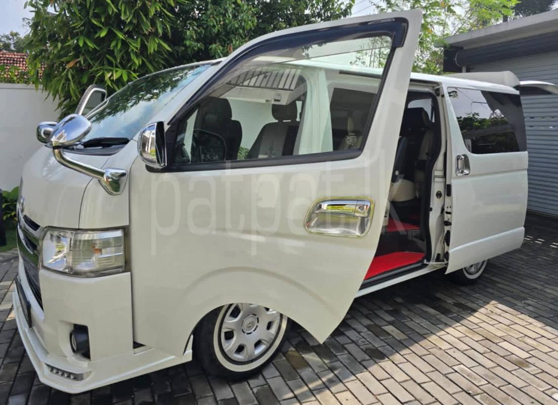 Toyota Hiace 2015 - பயன்படுத்தப்பட்டது வேன் sale in Sri Lanka - patpat.lk