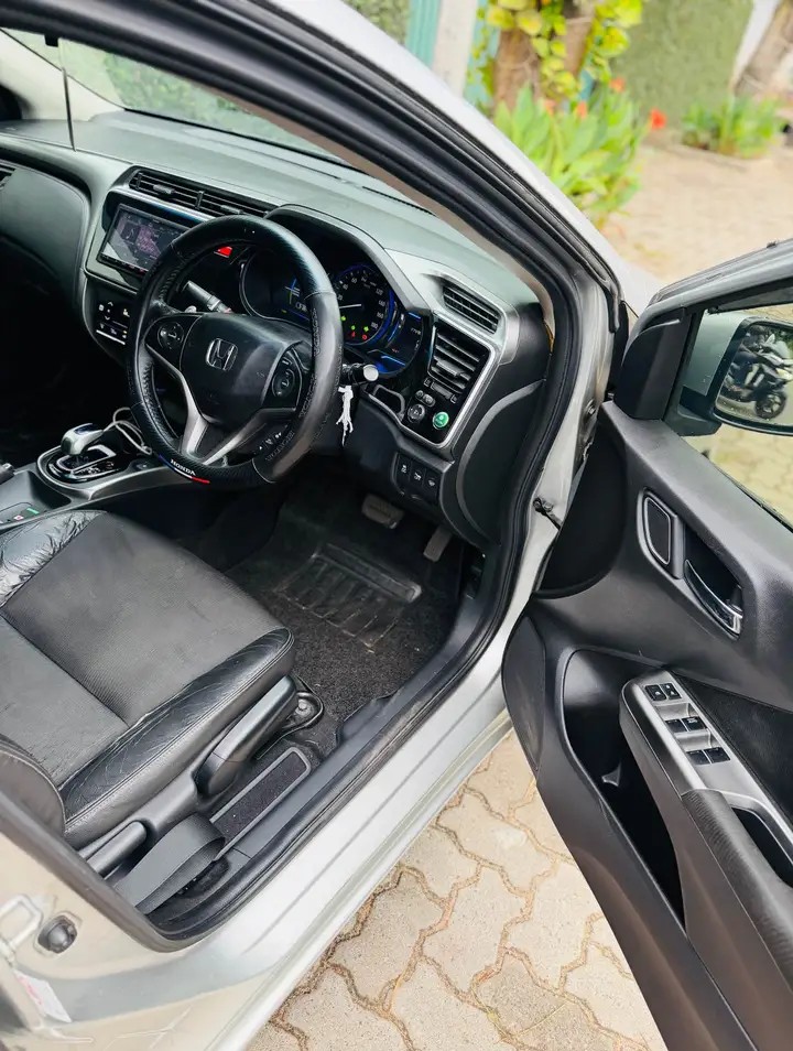 Honda Grace 2016 - பயன்படுத்தப்பட்டது கார் sale in Sri Lanka - patpat.lk