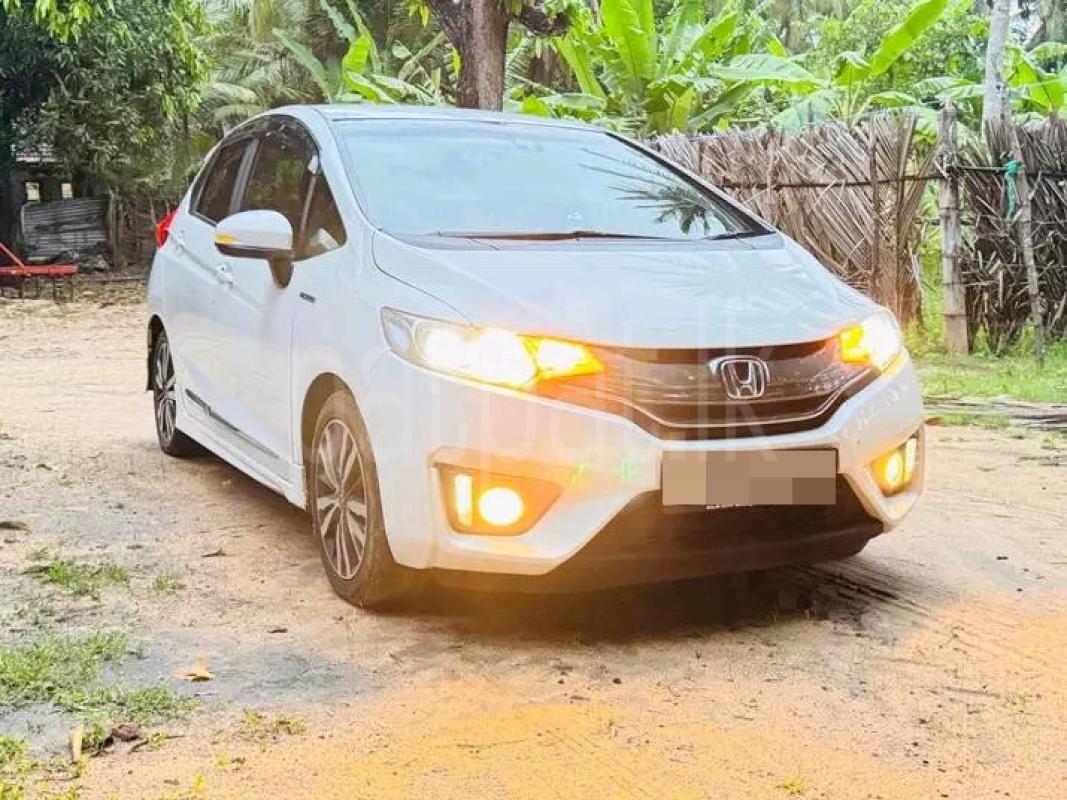 Honda Fit 2015 - பயன்படுத்தப்பட்டது கார் sale in Sri Lanka - patpat.lk