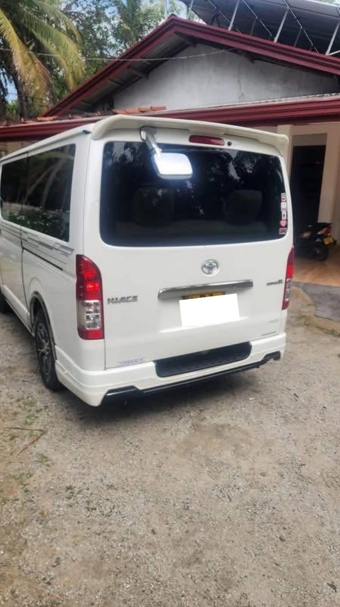 Toyota Super GL 2015 - பயன்படுத்தப்பட்டது வேன் sale in Sri Lanka - patpat.lk