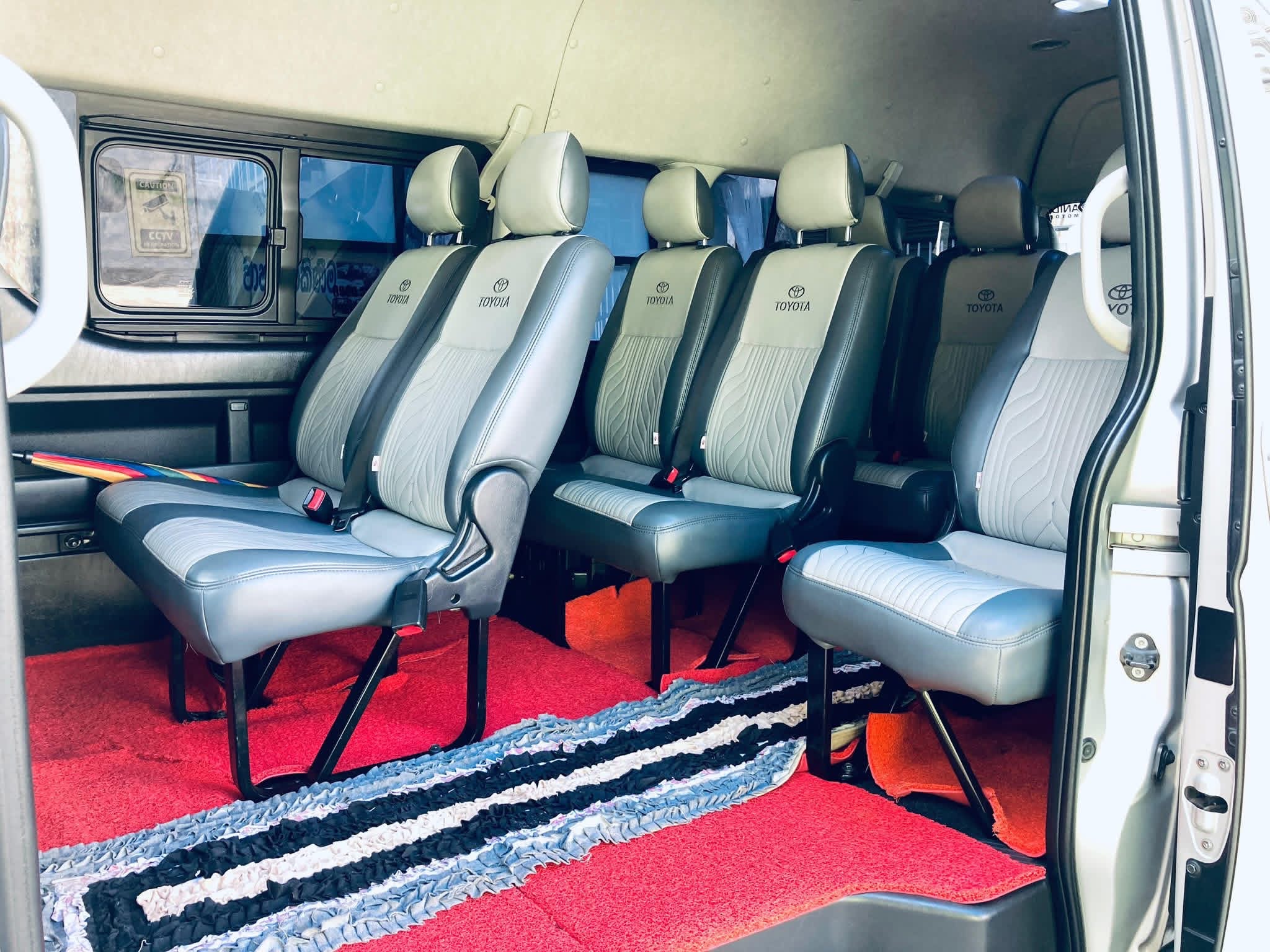 Toyota Hiace 2017 - பயன்படுத்தப்பட்டது வேன் sale in Sri Lanka - patpat.lk