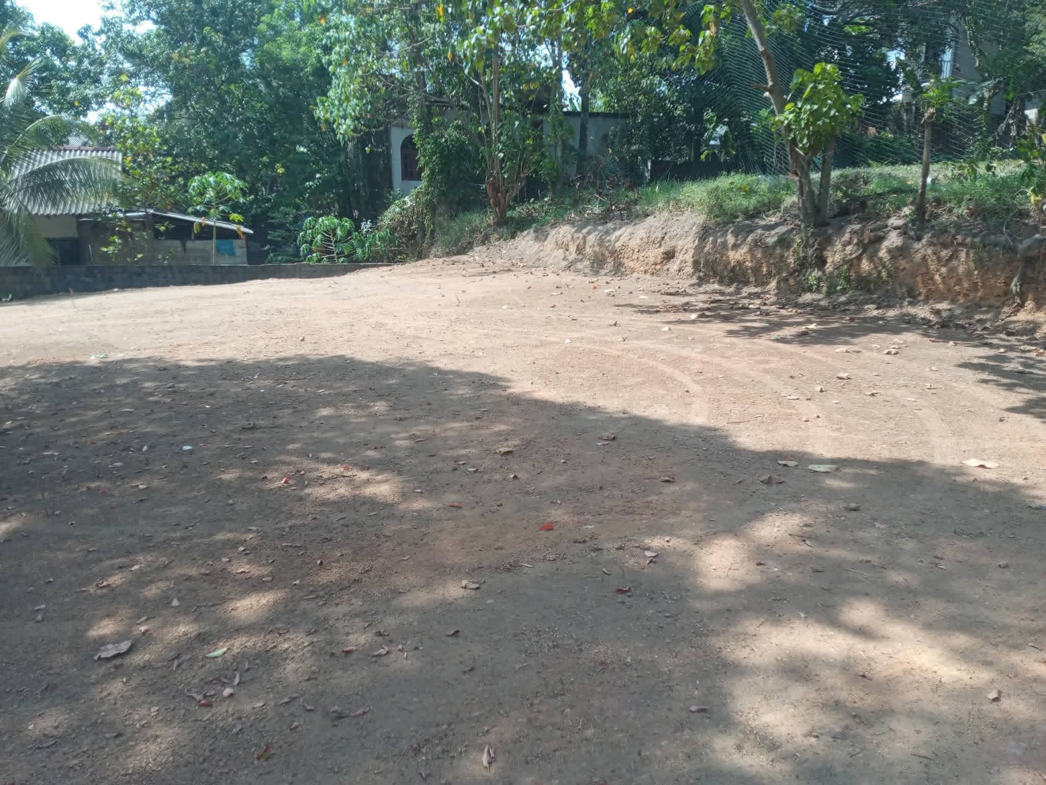 Commercial Land for Sale in Nittambuwa