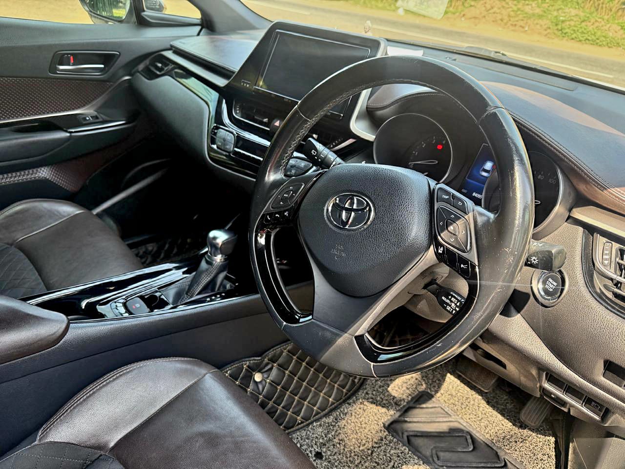 Toyota CHR 2018 - Used SUV sale in Sri Lanka - patpat.lk