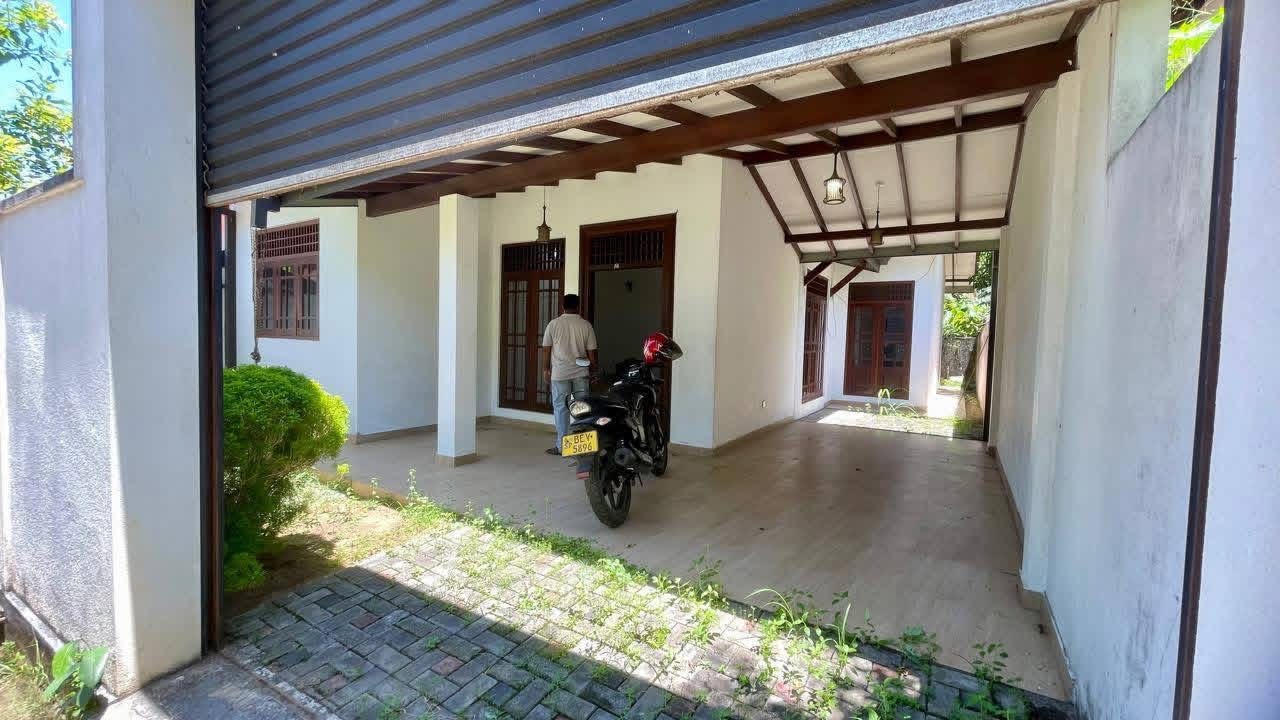 House for Sale in Athurugiriya