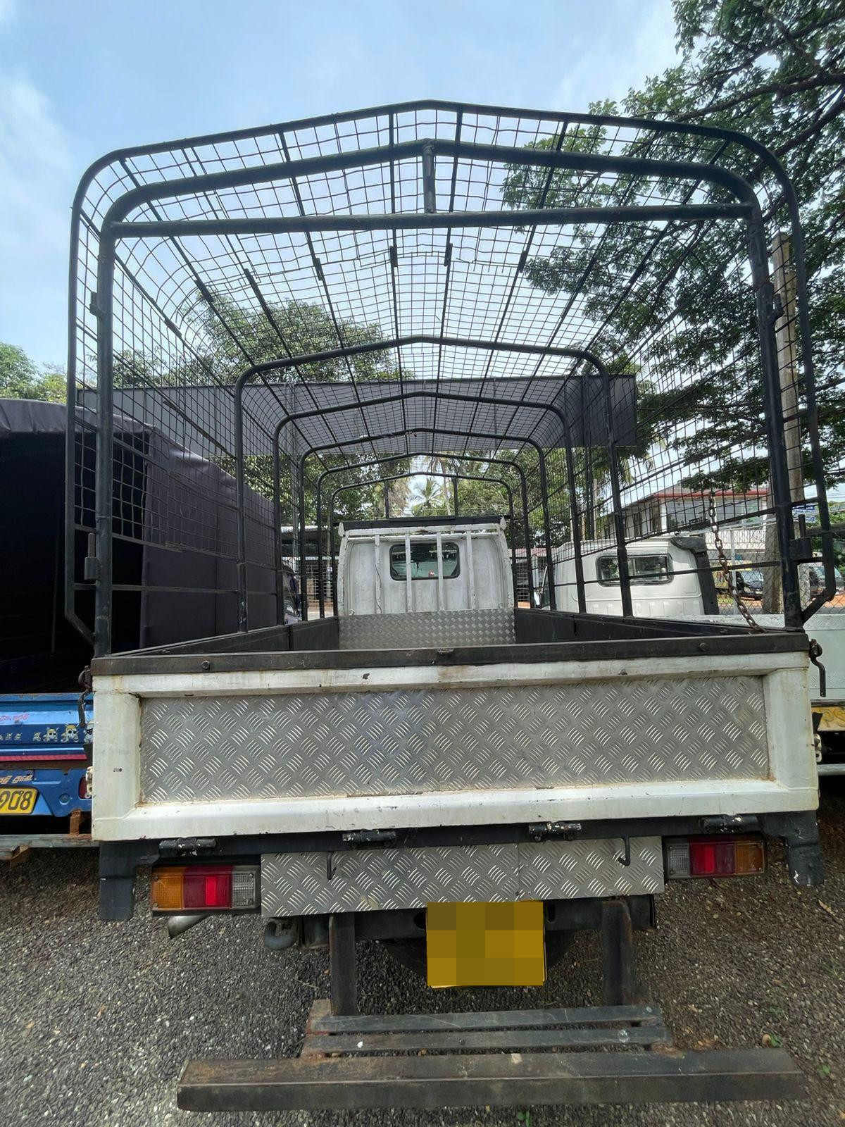 Mazda Titan 2003 - பயன்படுத்தப்பட்டது டிரக் sale in Sri Lanka - patpat.lk