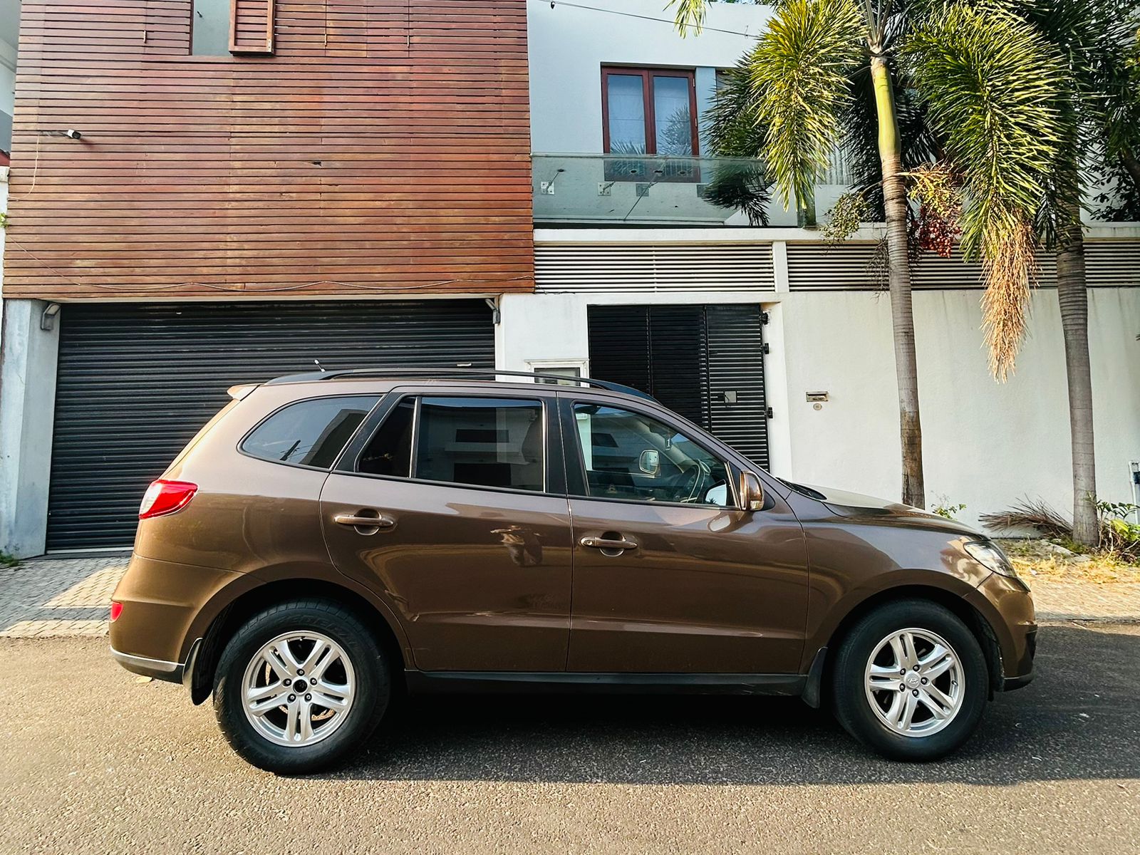 Hyundai Santa Fe 2011 - Used SUV sale in Sri Lanka - patpat.lk