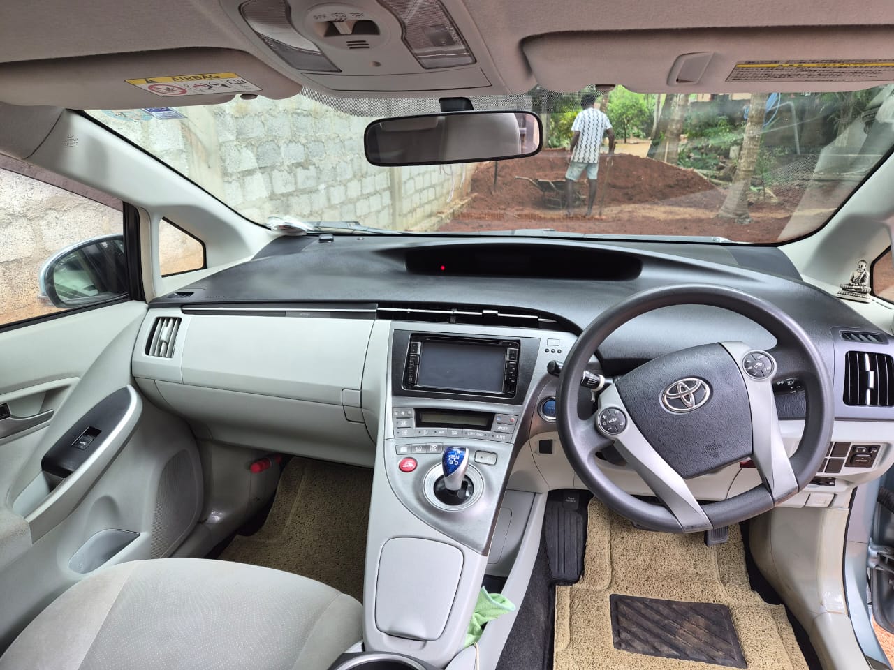 Toyota Prius 2014 - பயன்படுத்தப்பட்டது கார் sale in Sri Lanka - patpat.lk