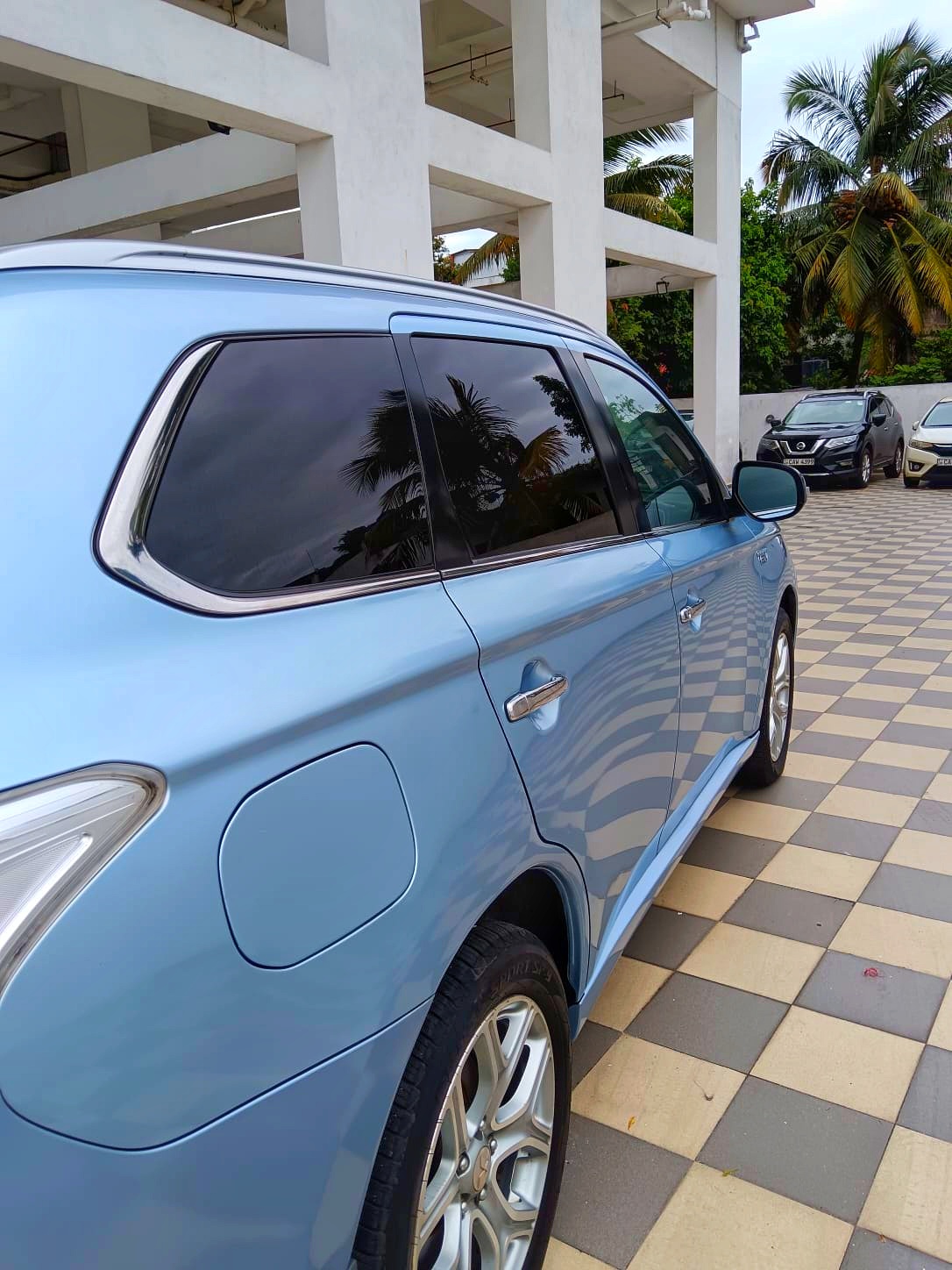 Mitsubishi Outlander 2015 - භාවිතා කරන ලද SUV රථය sale in Sri Lanka - patpat.lk