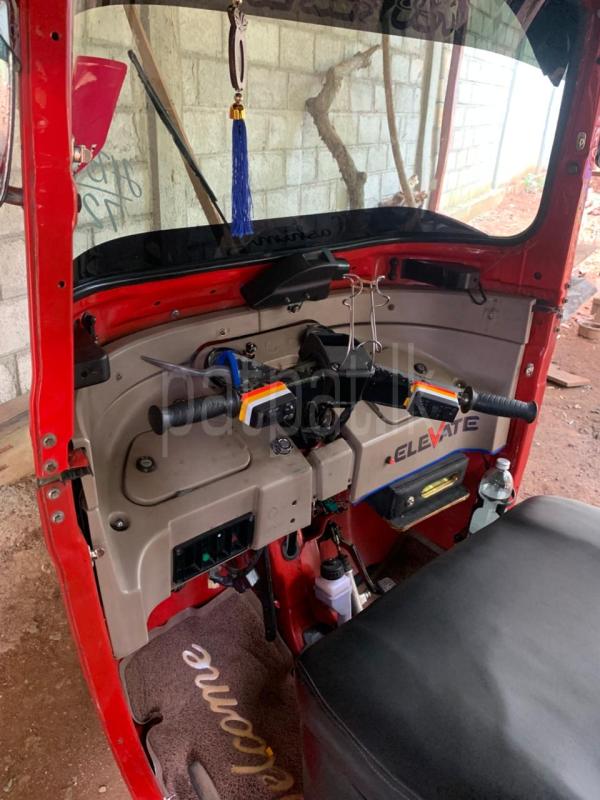 Bajaj Three Wheel 2017 - பயன்படுத்தப்பட்டது முச்சக்கர வண்டி sale in Sri Lanka - patpat.lk