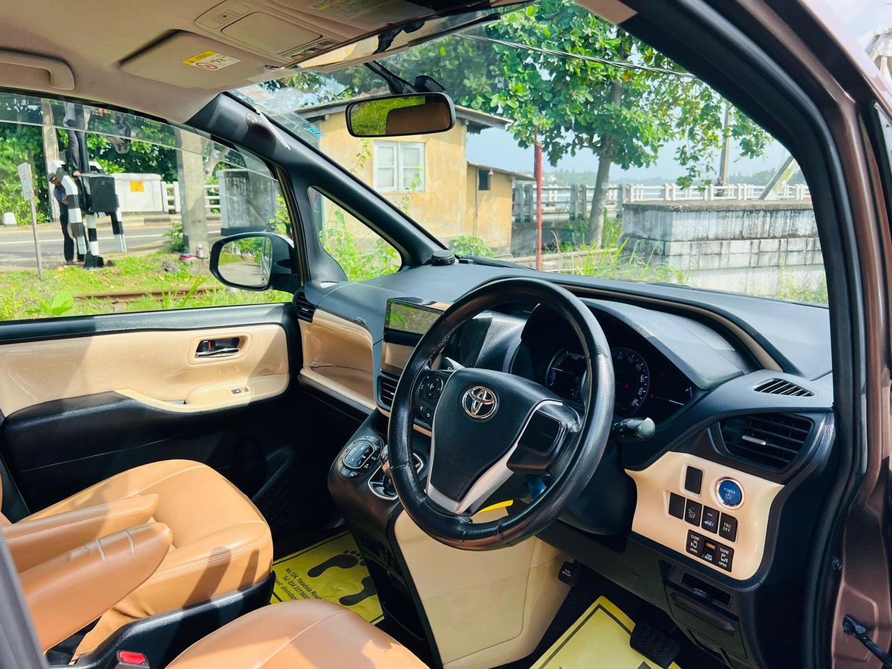 Toyota Esquire 2014 - Used Van sale in Sri Lanka - patpat.lk