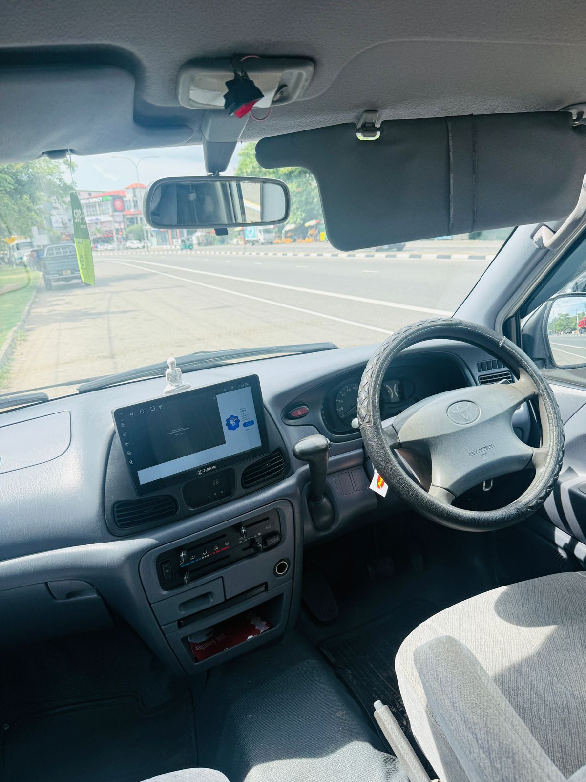 Toyota NOHA 2001 - பயன்படுத்தப்பட்டது வேன் sale in Sri Lanka - patpat.lk