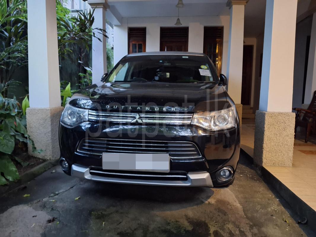 Mitsubishi Outlander 2015 - பயன்படுத்தப்பட்டது SUV sale in Sri Lanka - patpat.lk