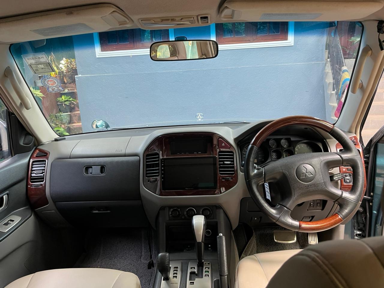 Mitsubishi Montero 2002 - භාවිතා කරන ලද SUV රථය sale in Sri Lanka - patpat.lk