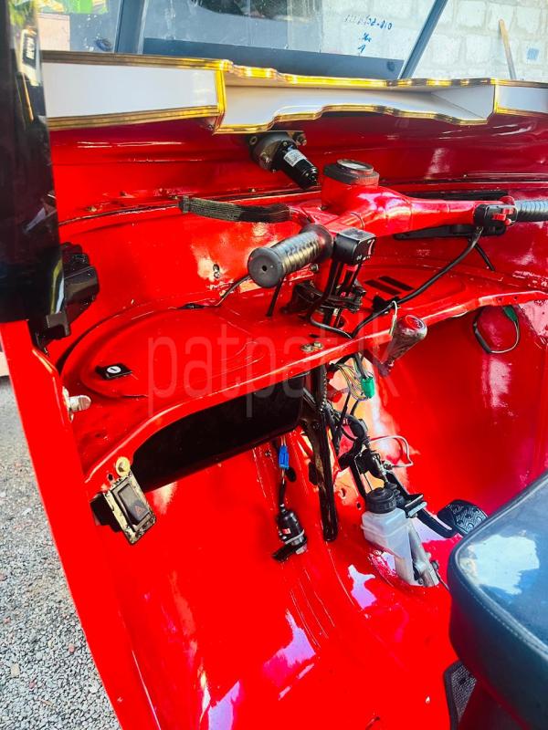 Bajaj Three Wheel 2006 - பயன்படுத்தப்பட்டது முச்சக்கர வண்டி sale in Sri Lanka - patpat.lk