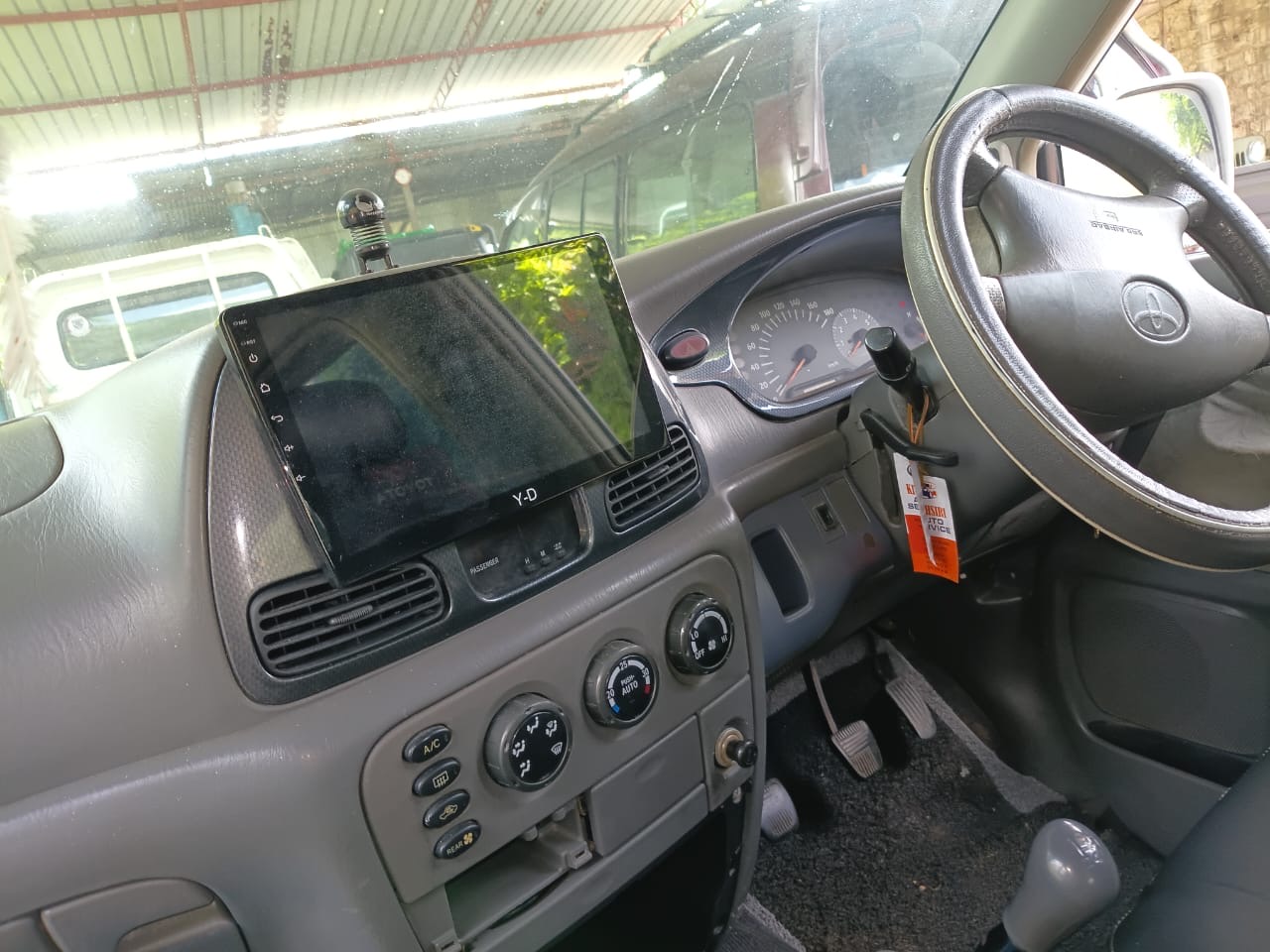 Toyota NOHA 2006 - பயன்படுத்தப்பட்டது வேன் sale in Sri Lanka - patpat.lk