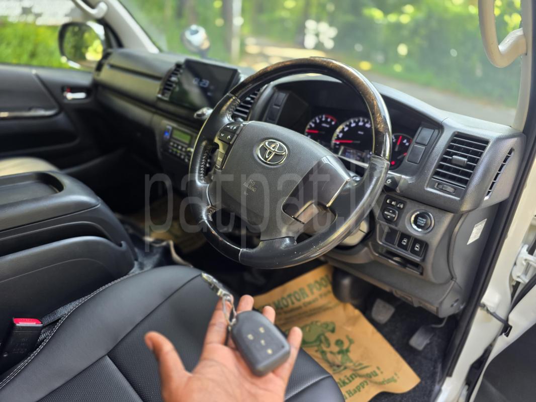 Toyota Hiace 2015 - பயன்படுத்தப்பட்டது வேன் sale in Sri Lanka - patpat.lk