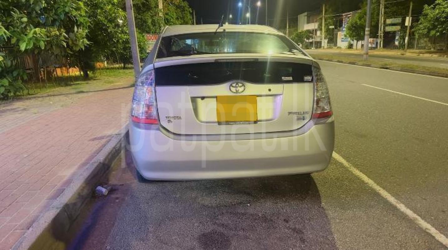 Toyota Prius 2010 - பயன்படுத்தப்பட்டது கார் sale in Sri Lanka - patpat.lk