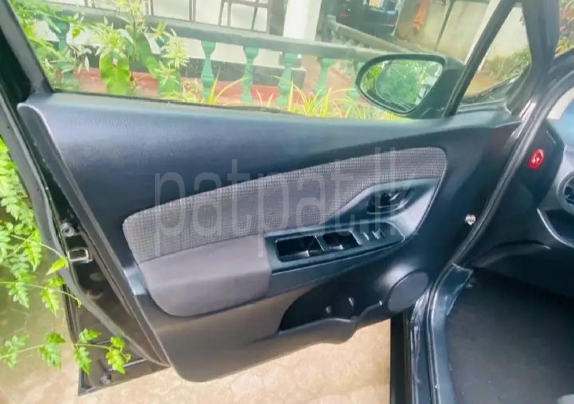 Toyota Vitz 2017 - பயன்படுத்தப்பட்டது கார் sale in Sri Lanka - patpat.lk
