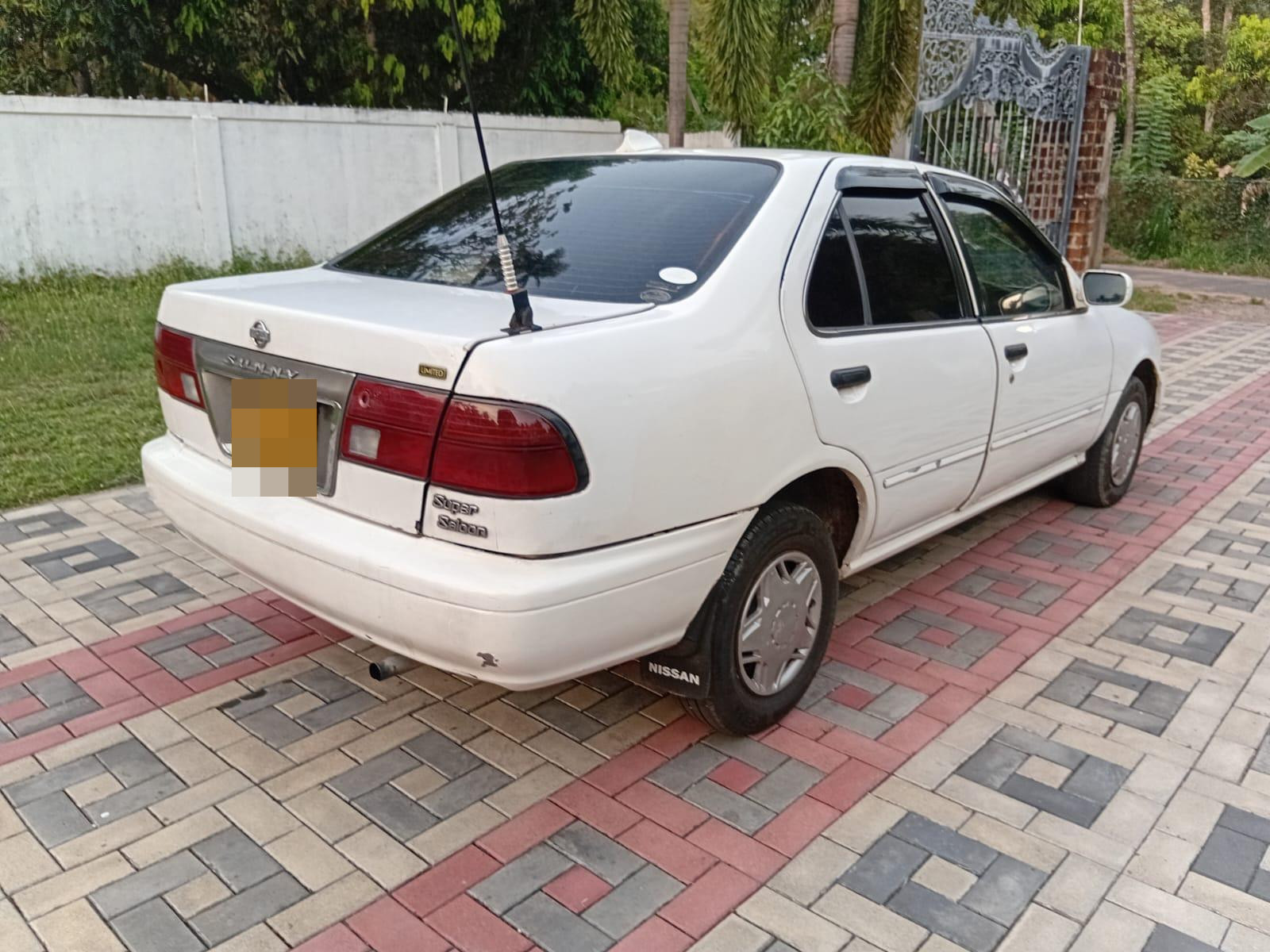 Nissan Sunny 2000 - பயன்படுத்தப்பட்டது கார் sale in Sri Lanka - patpat.lk