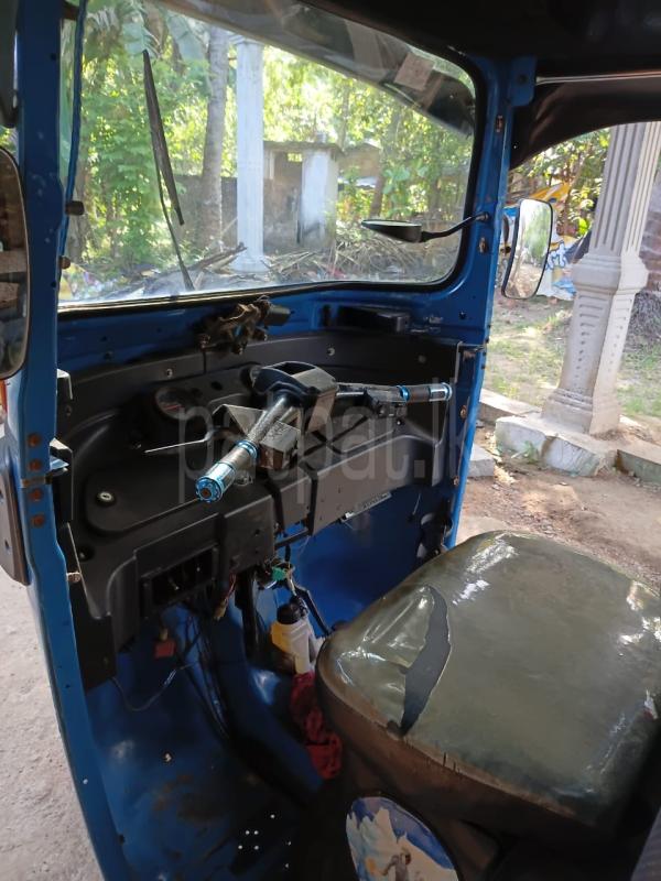Bajaj Three Wheel 2015 - பயன்படுத்தப்பட்டது முச்சக்கர வண்டி sale in Sri Lanka - patpat.lk