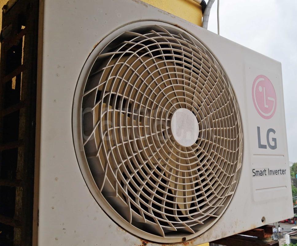 LG 12000 BTU Smart Inverter AC