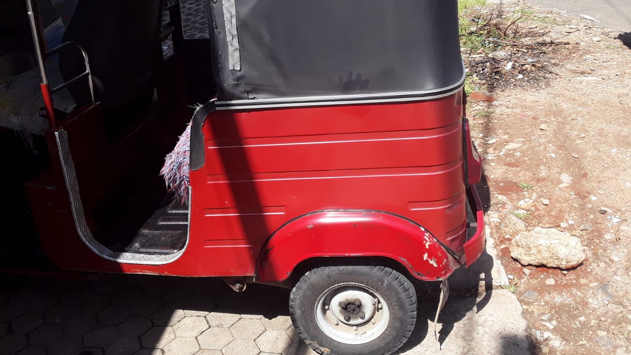 Bajaj 4 stroke 2015 - பயன்படுத்தப்பட்டது முச்சக்கர வண்டி sale in Sri Lanka - patpat.lk