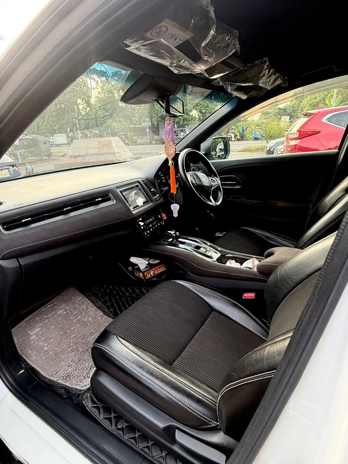 Honda Vezel 2018 - பயன்படுத்தப்பட்டது SUV sale in Sri Lanka - patpat.lk